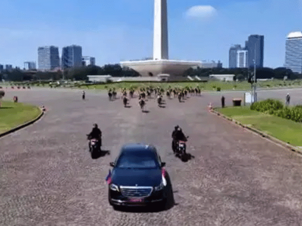 Prosesi Megah Presiden Senat Kamboja Melintasi Monas Menuju Istana Merdeka