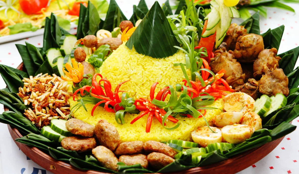 Tradisi-Potong-Tumpeng-Sebagai-Simbol-Syukur