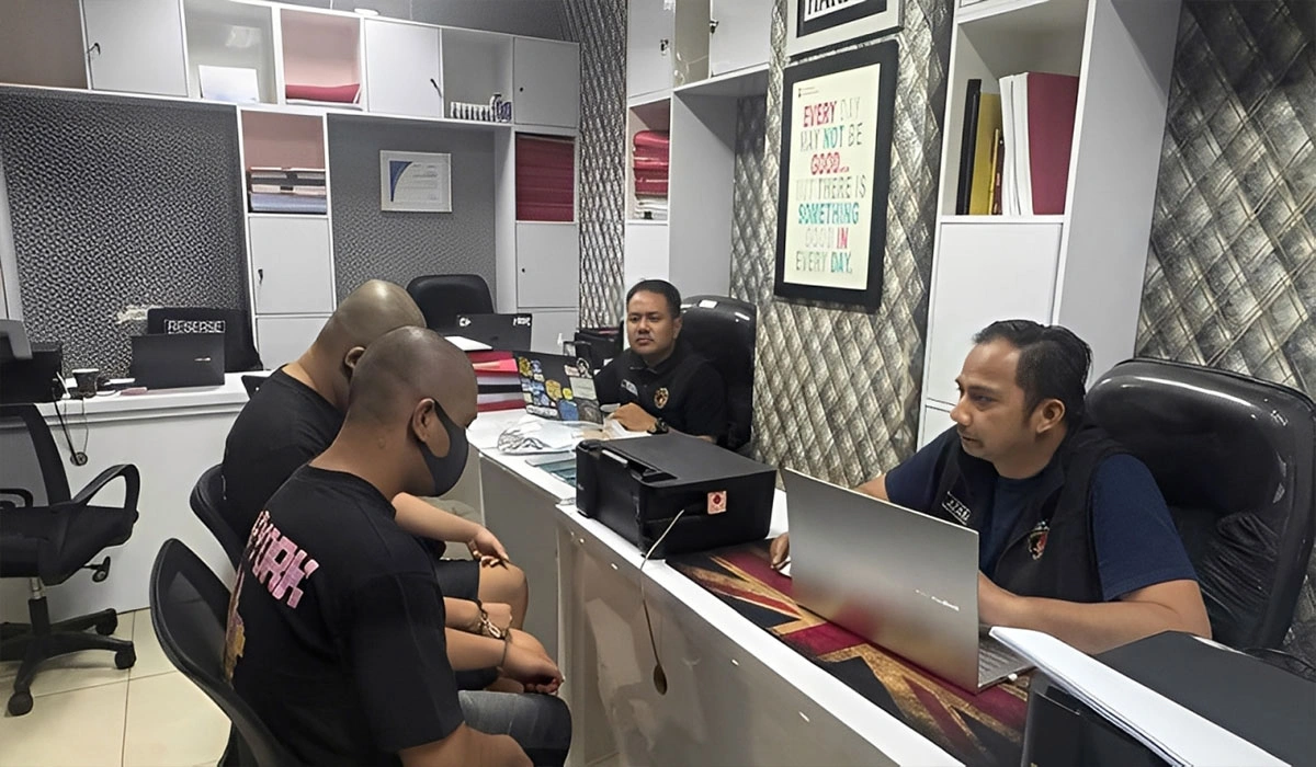 Peran Para Tersangka dan Jeratan Hukum