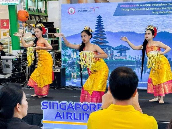 KBRI Phnom Penh Tebar Pesona Wonderful Indonesia Di Pameran TIME TO FLY