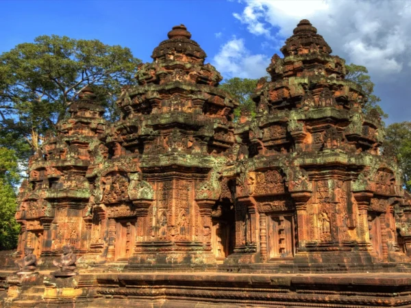 Menelusuri Pesona Banteay Srei, Candi Merah Muda di Kamboja