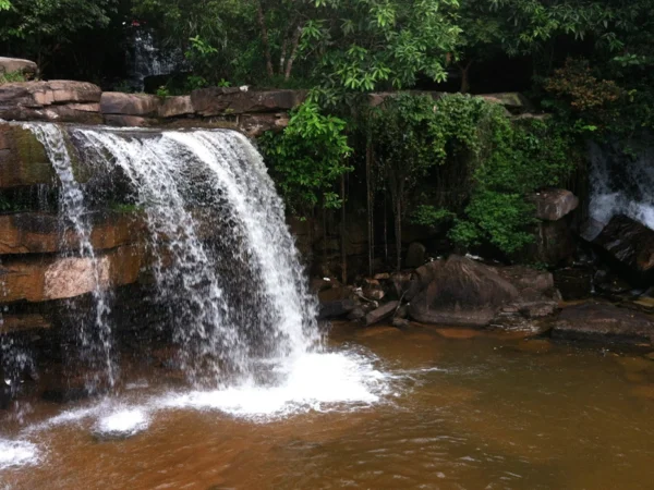 Menikmati Keindahan Air Terjun Kbal Chhay yang Menyegarkan
