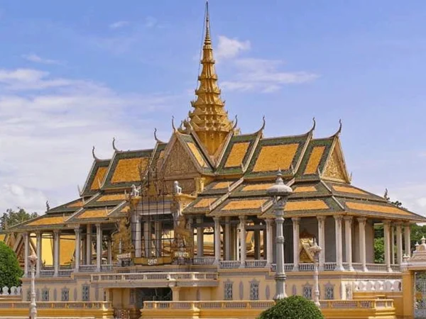 Wisata Megah Istana Kerajaan Dan Silver Pagoda Kamboja