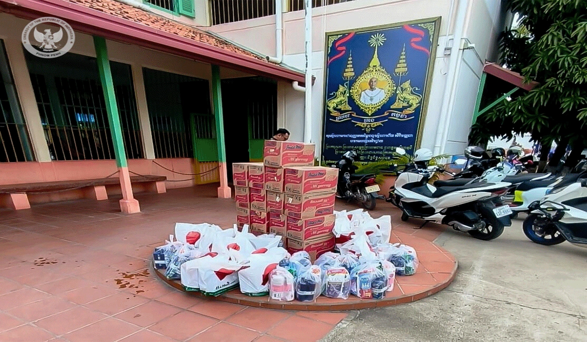 Sentuhan Kepedulian KBRI Phnom Penh Bagi WNI di Lapas Takhmao