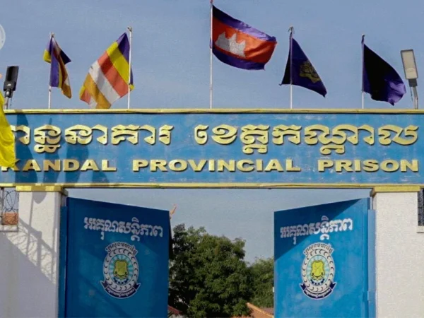 Sentuhan Kepedulian KBRI Phnom Penh Bagi WNI di Lapas Takhmao