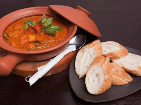 Khmer Red Curry, Warisan Rasa Abadi Yang Menyatukan Sejarah Kamboja