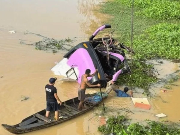Tragedi Bus Wisata di Kamboja, 16 Tewas Dalam Kecelakaan Jembatan