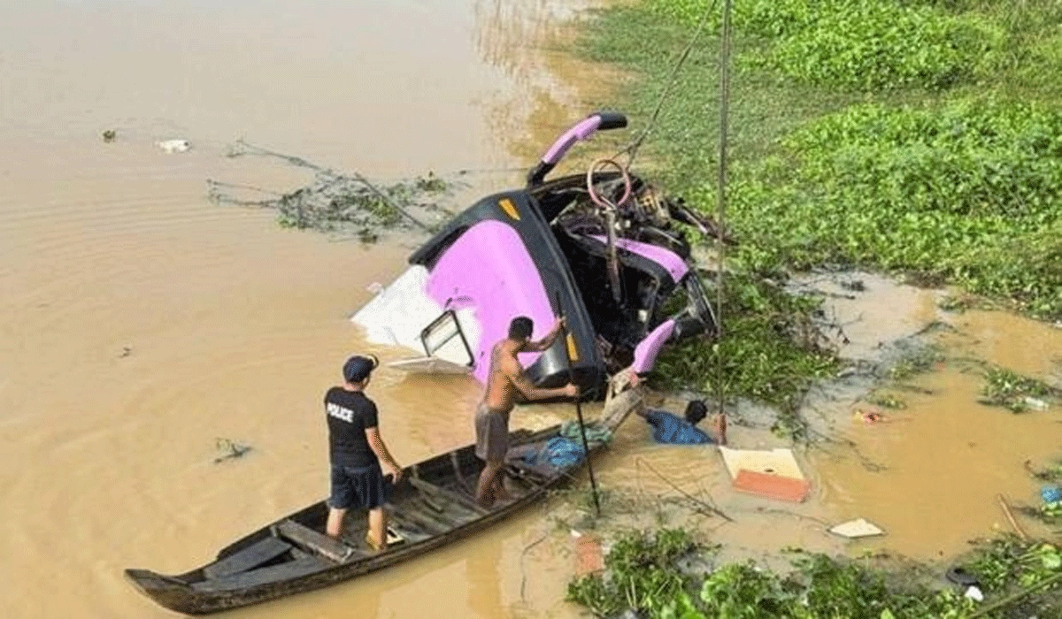 Tragedi Bus Wisata di Kamboja, 16 Tewas Dalam Kecelakaan Jembatan