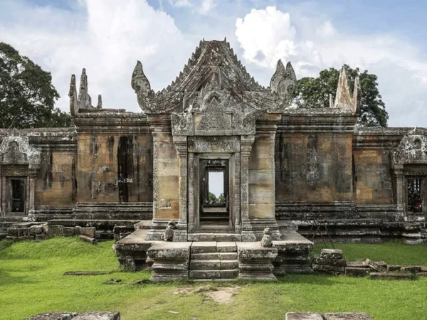 Preah-Vihear-Temple,-Keajaiban-Kuno-di-Puncak-Tebing-Kamboja