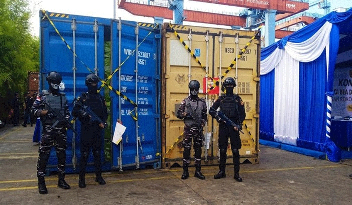 Bongkar Jaringan Mafia Rokok Ilegal Dua Kontainer Dari Kamboja Dicegat di Pontianak