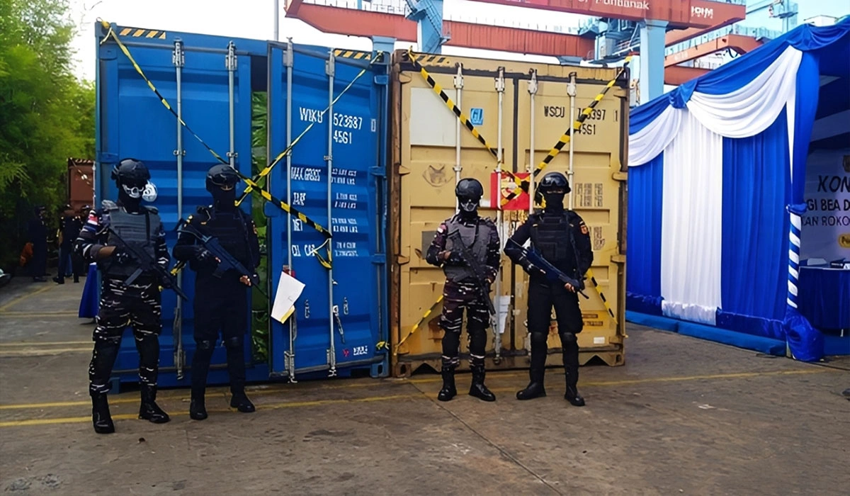 2 Kontainer Rokok Ilegal Kamboja Disita di Pontianak, Modus Alamat Fiktif